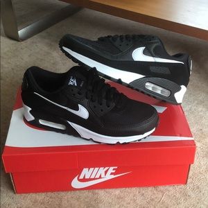 Nike women’s air max 90 size 7